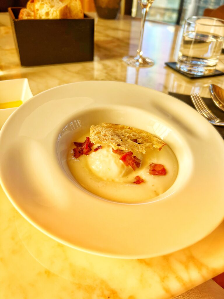 半熟卵とジャガイモ パルミジャーノ・レジャーノブルガリの前菜