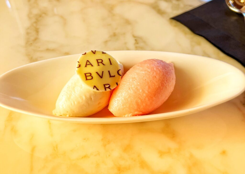 ブルガリのレストランのデザート