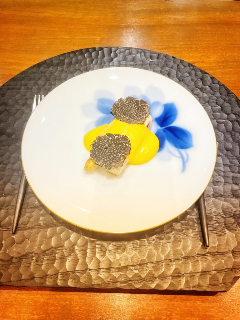 ホワイトアスパラガスとオランデーズソース