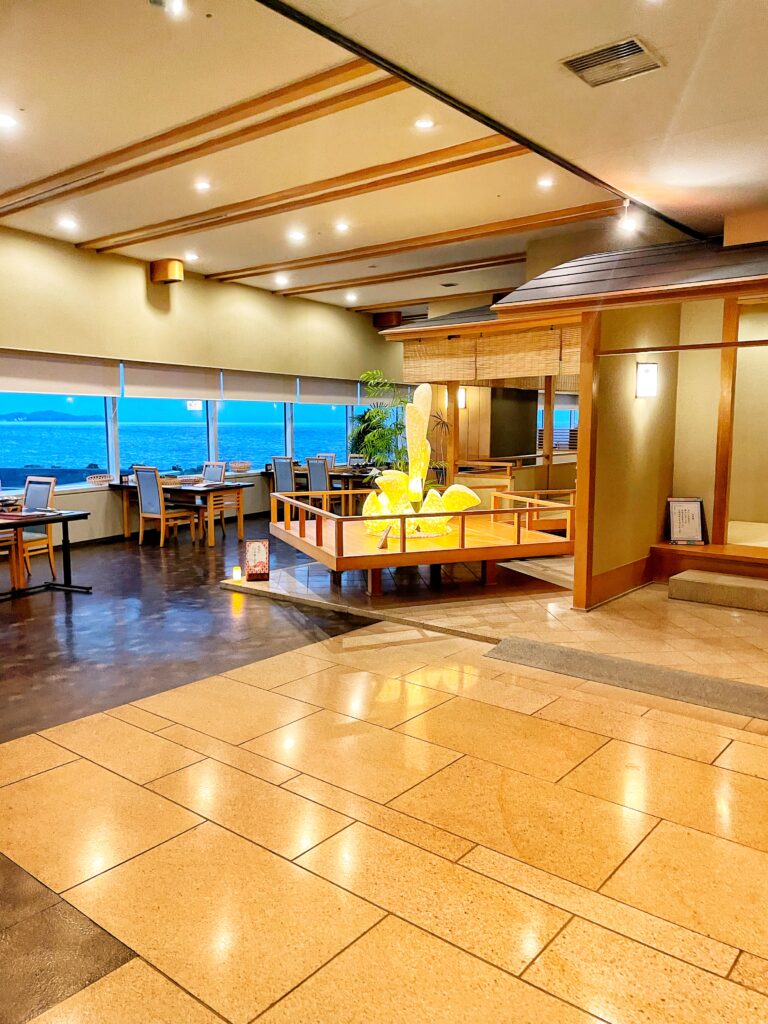 割烹レストラン「紅梅亭」