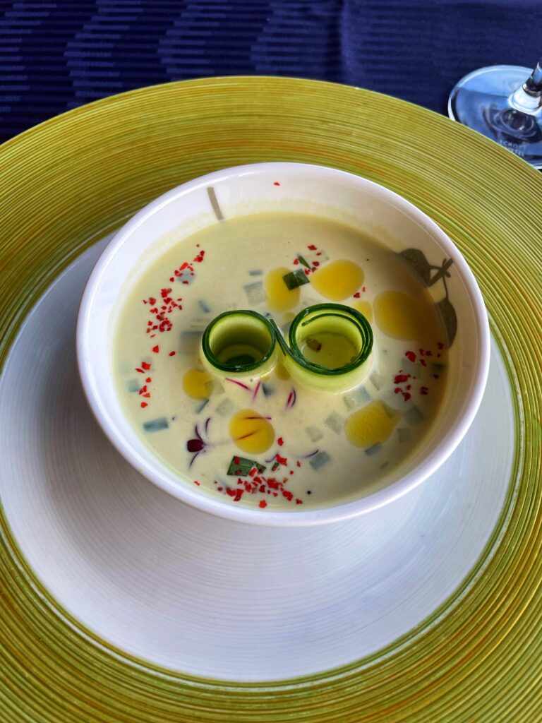 SoupeSoupe Froid de Pois d' edamame aux Concombre 静岡県産サヤムスメ(枝豆）と胡瓜の冷製スープ